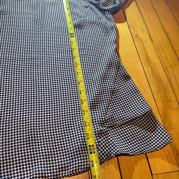 Banana Republic Black/White Houndstooth Blouse with Side Flounce Detail, Size S - Picture 2 of 6